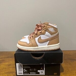 Kids Jordan Retro 1 in Tan/Gold and white with Satin Laces sz 5